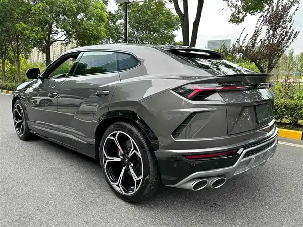 Lamborghini Urus 2021