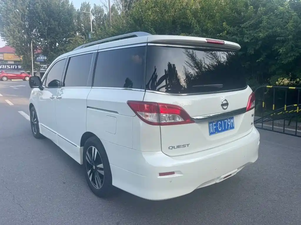 Nissan Quest 2015