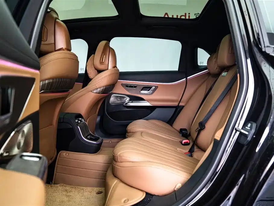 Mercedes-Benz E-Class 2025 — фото 12