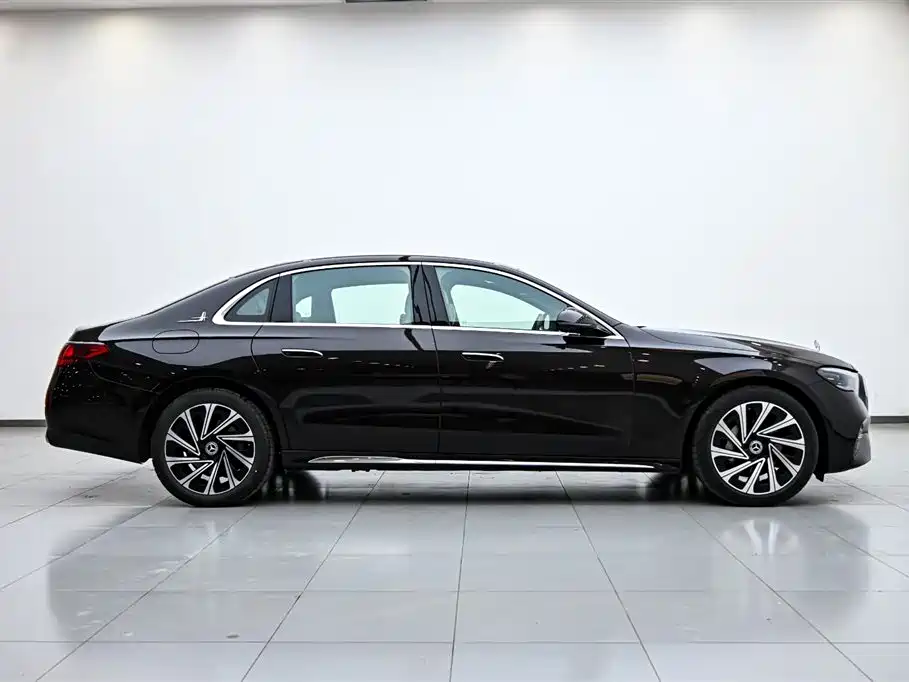 Mercedes-Benz E-Class 2024