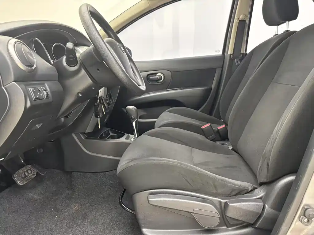 Nissan Livina 2015 — фото 10