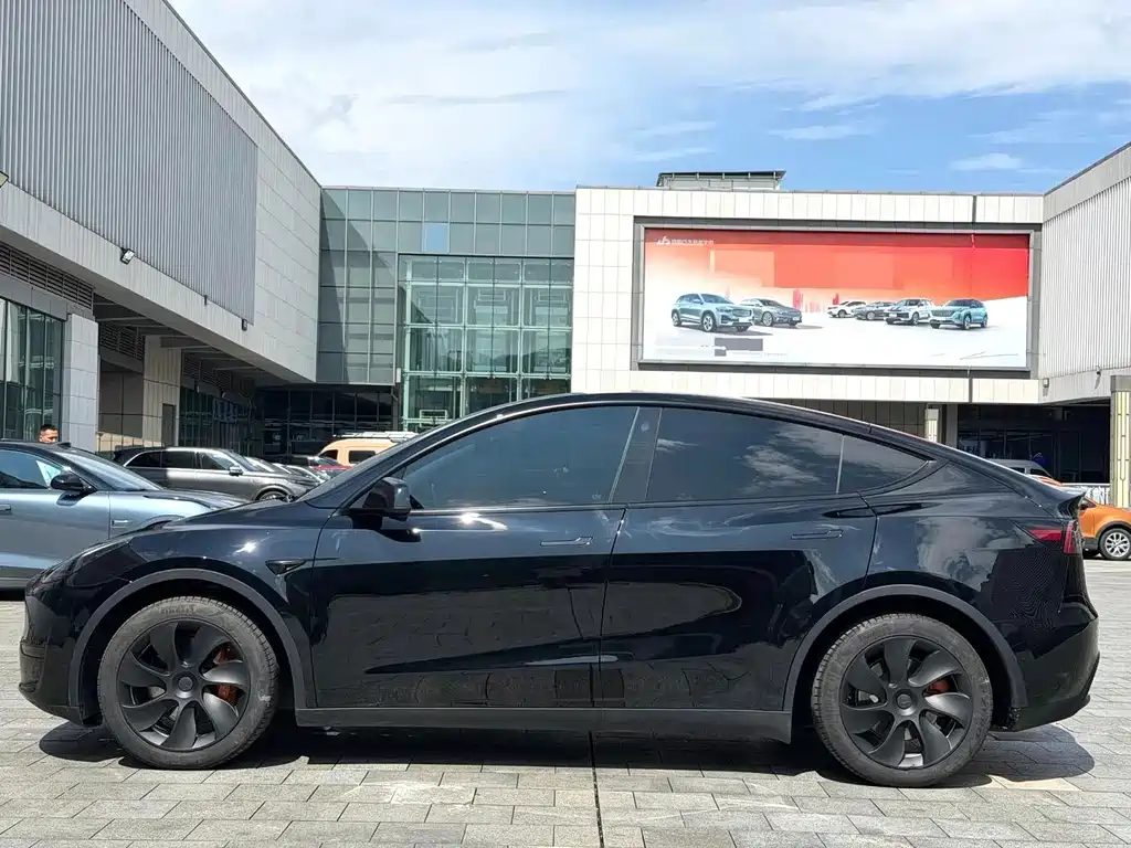 Tesla Model Y 2022 — фото 8