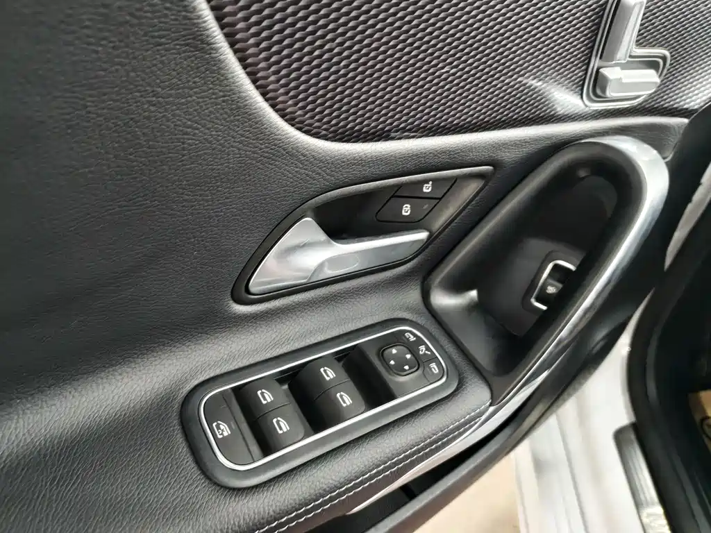 Mercedes-Benz A-Class 2021 — фото 9