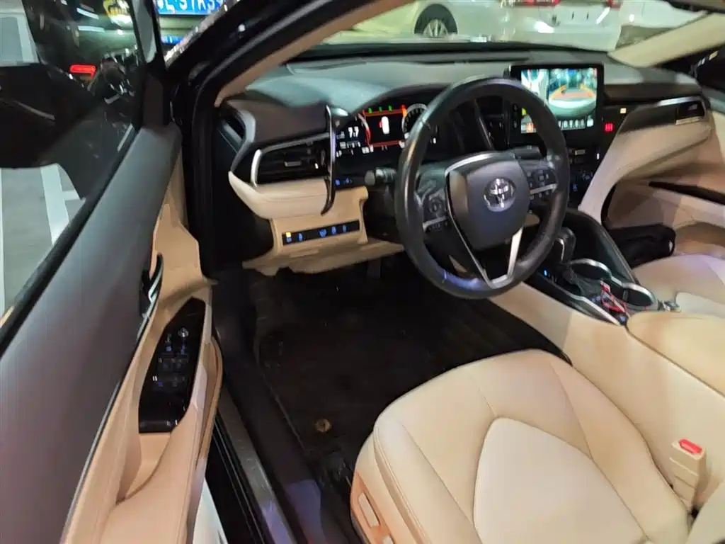 Toyota Camry 2023 — фото 16