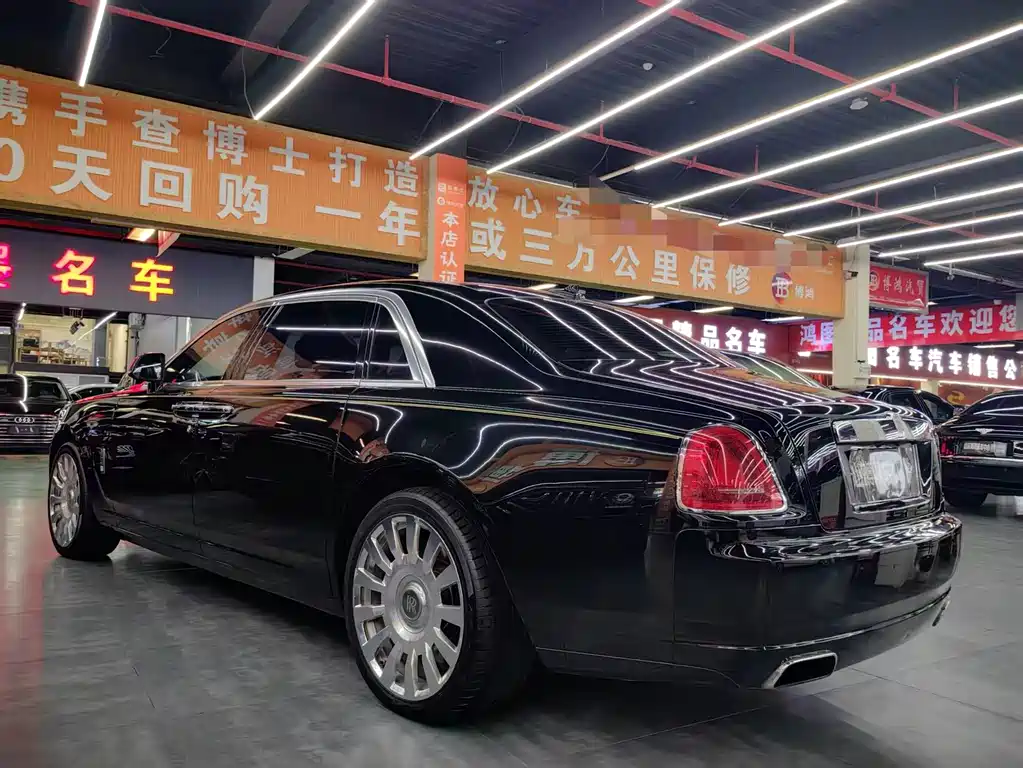 Rolls-Royce Ghost 2015 — фото 15