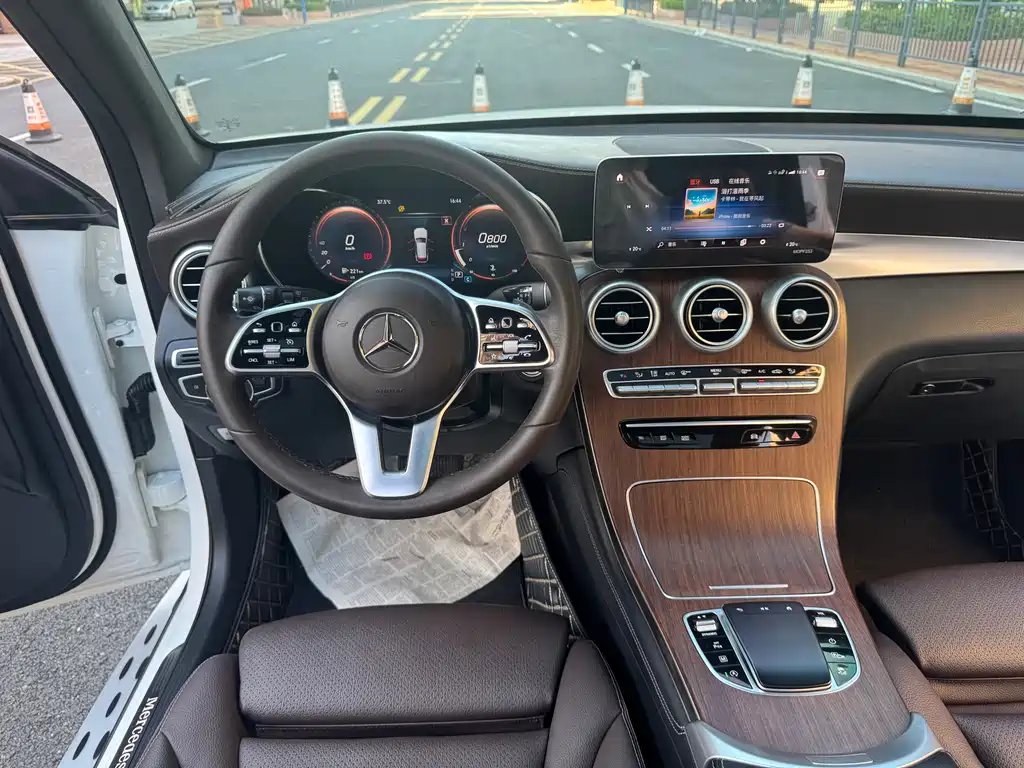 Mercedes-Benz GLC 2021 — фото 15
