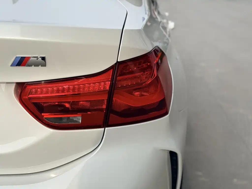 BMW 1 Series 2020 — фото 9
