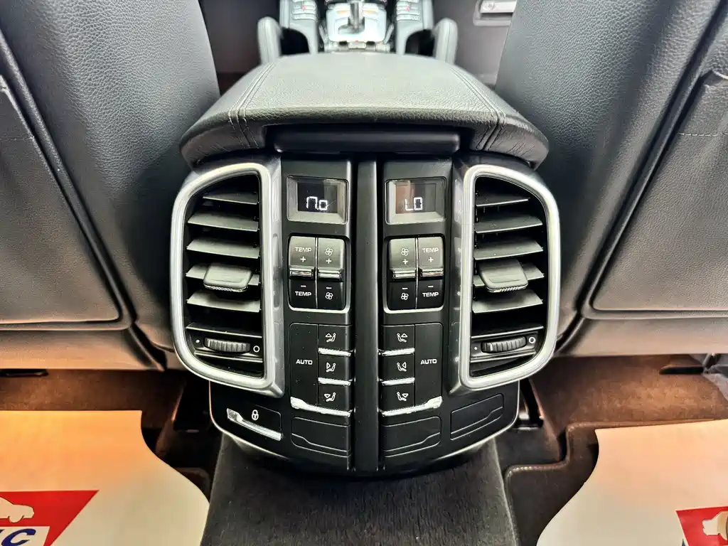Porsche Cayenne 2016 — фото 18