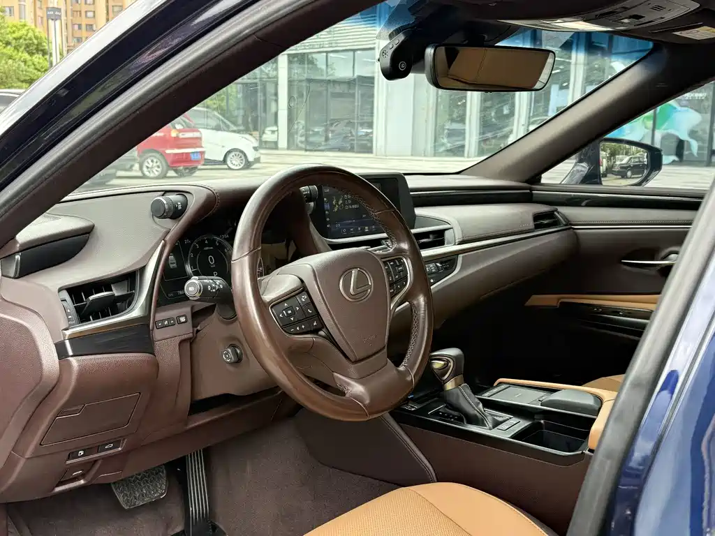 Lexus ES 2021 — фото 14