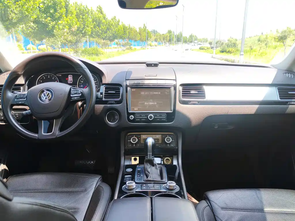 Volkswagen Touareg 2017 — фото 10