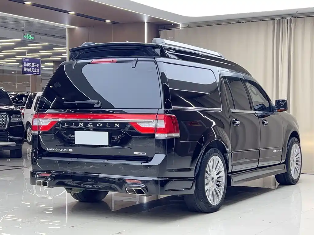 Lincoln Navigator 2016 — фото 21