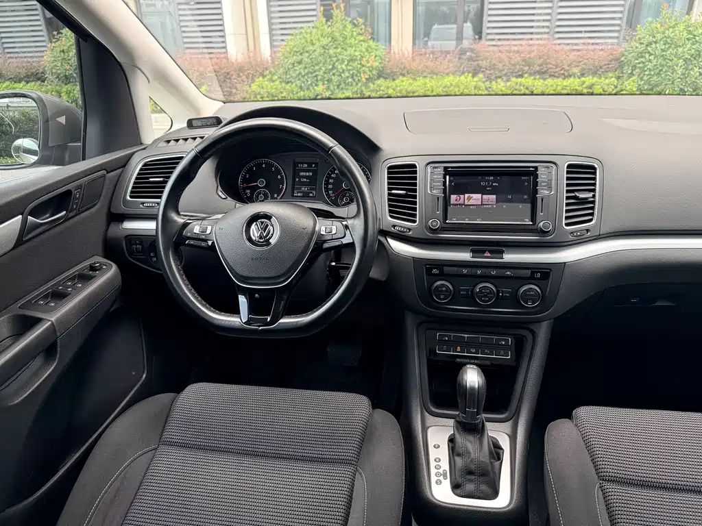 Volkswagen Sharan 2017 — фото 20