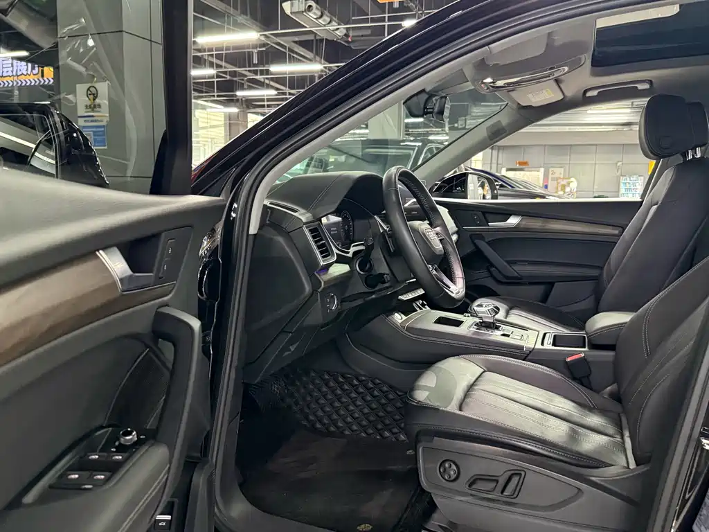 Audi Q5L 2022 — фото 8