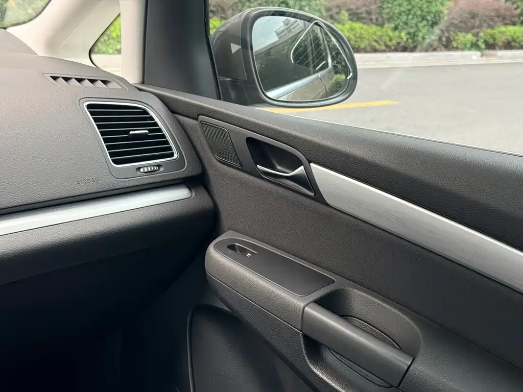 Volkswagen Sharan 2017 — фото 23