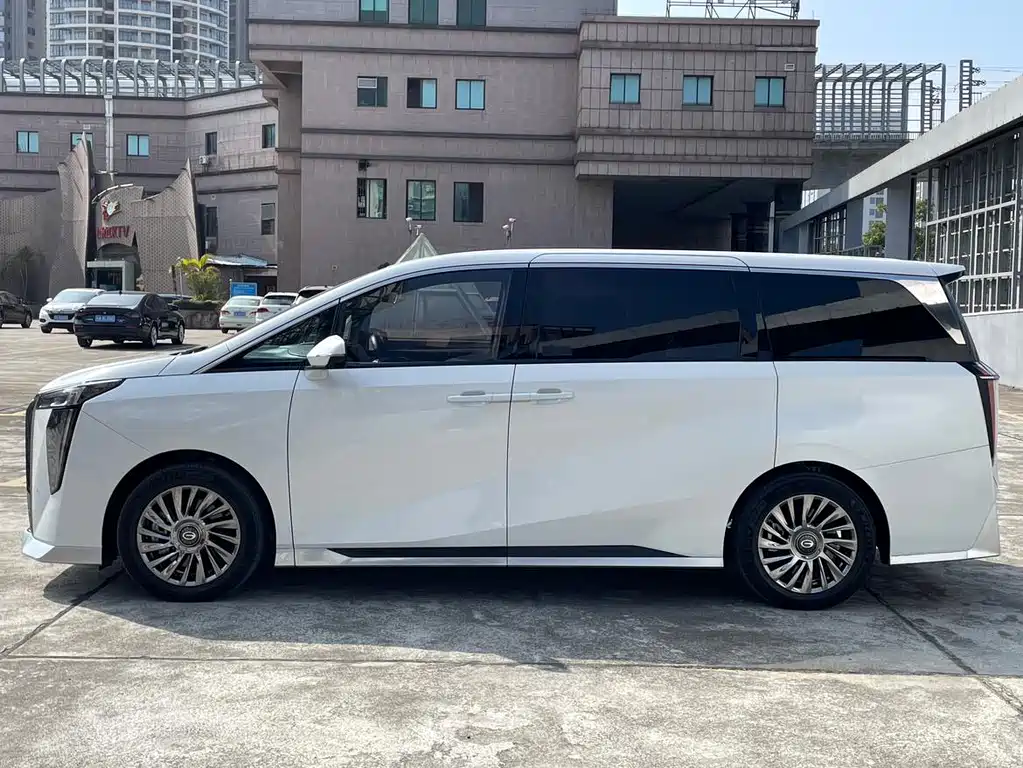 GAC Motor Trumpchi M8 2023 — фото 32