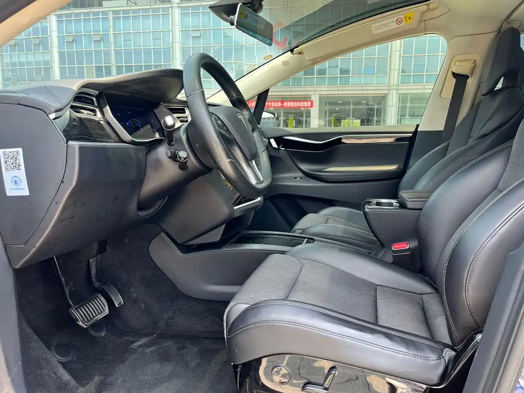 Tesla Model X 2017 — фото 10