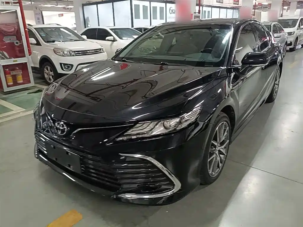 Toyota Camry 2022 — фото 2