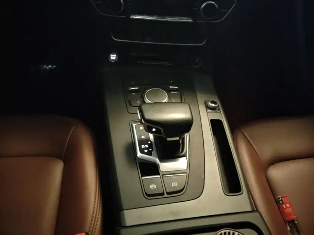 Audi Q5L 2019 — фото 14