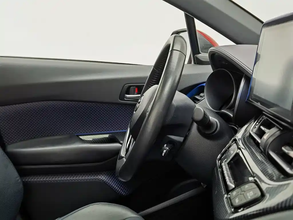 Toyota C-HR 2020 — фото 22