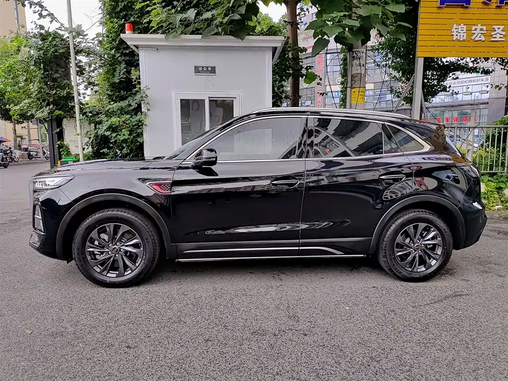 Hongqi HS5 2025