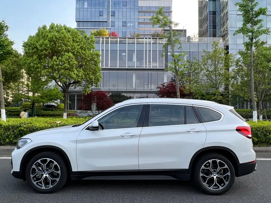 BMW X1 2022 — фото 3