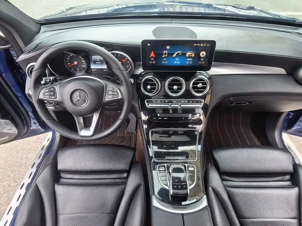 Mercedes-Benz GLC 2017 — фото 13
