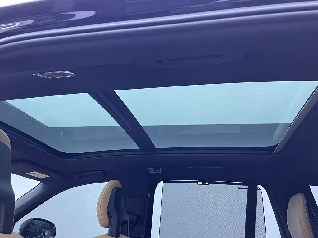 Volvo XC90 2018 — фото 19