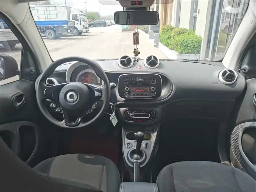 smart Fortwo 2017 — фото 12
