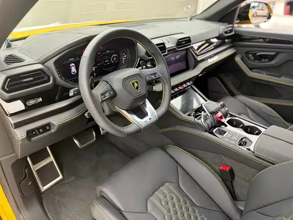 Lamborghini Urus SE 2026