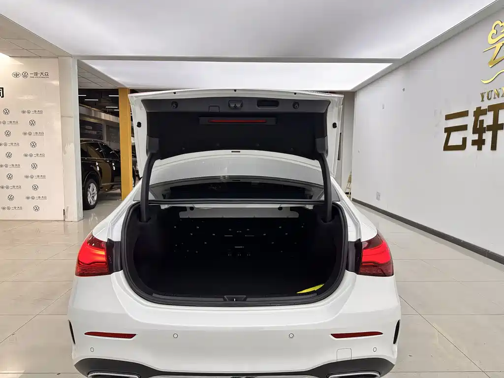 Mercedes-Benz A-Class 2023 — фото 12