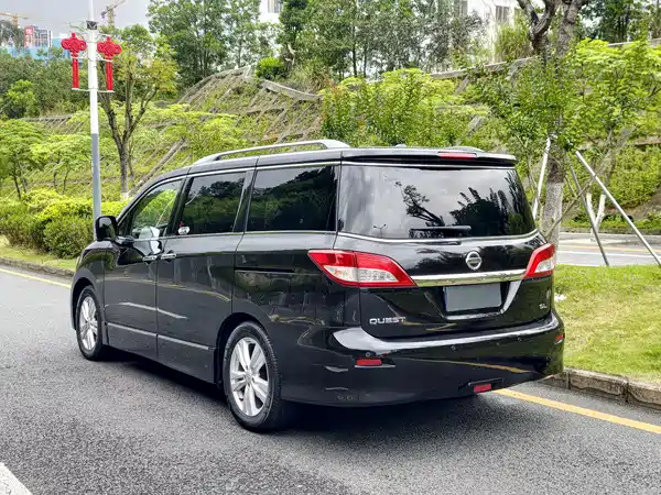 Nissan Quest 2015