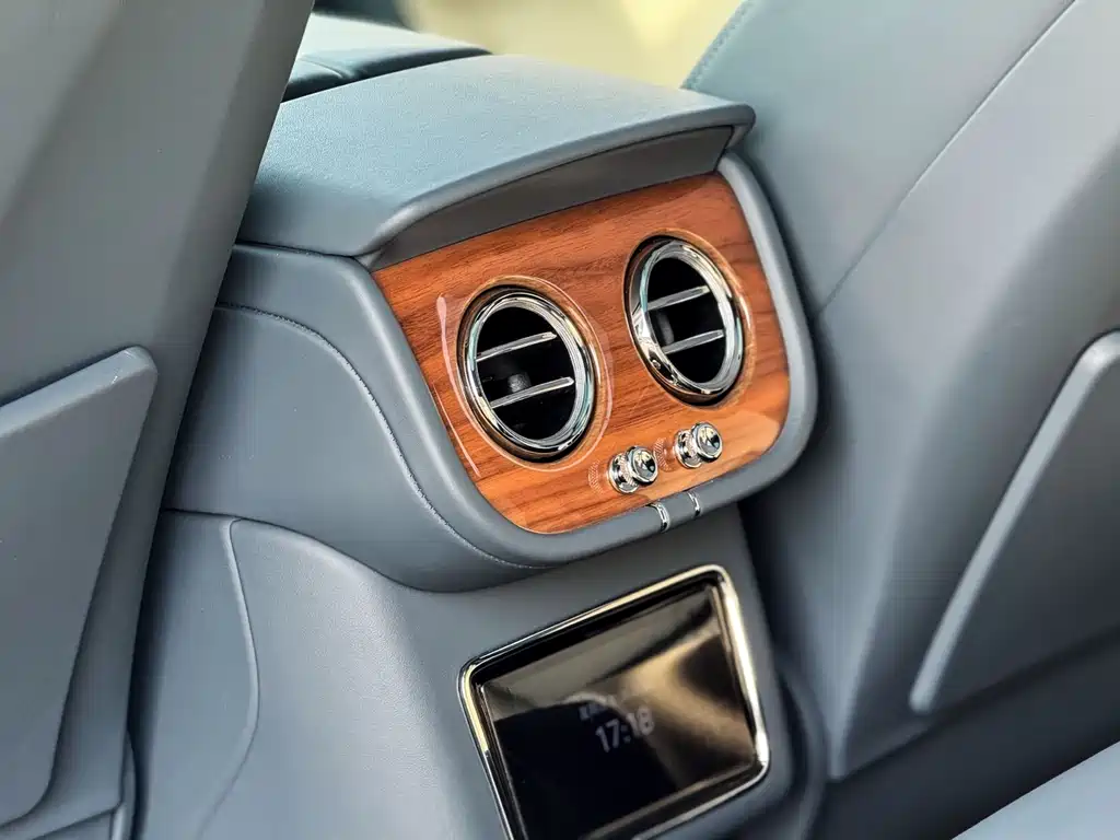 Bentley Bentayga 2021 — фото 14