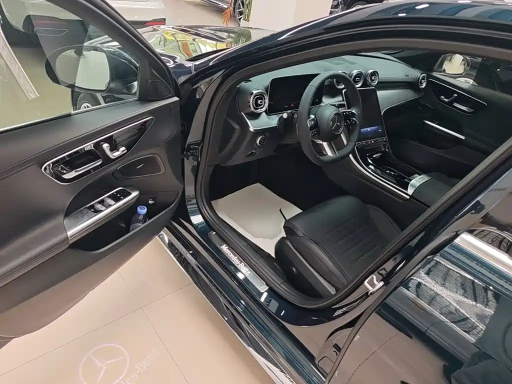 Mercedes-Benz C-Class 2023 — фото 16