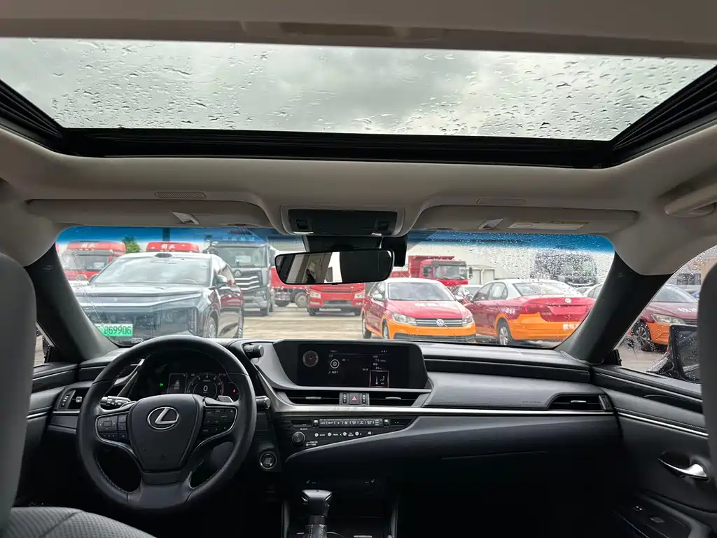 Lexus ES 2019