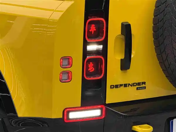 Land Rover Defender 2021