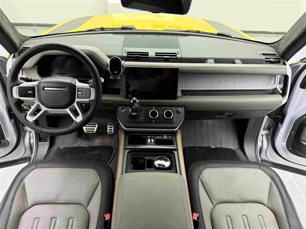 Land Rover Defender 2021 — фото 12