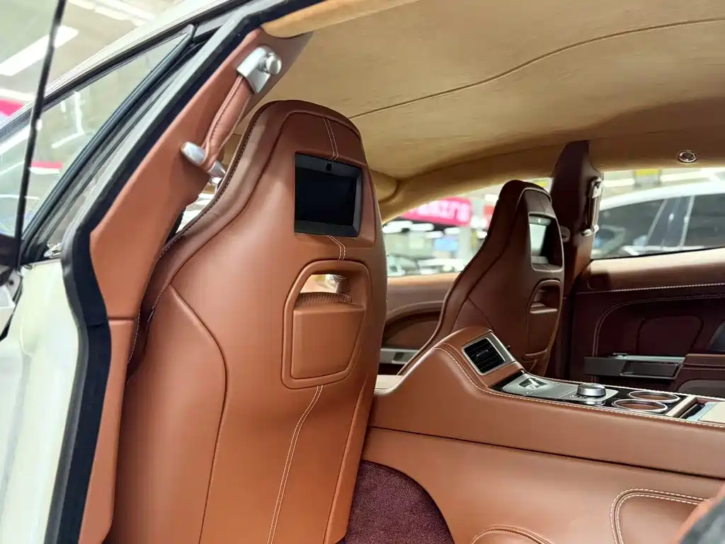 Aston Martin Rapide 2015 — фото 10