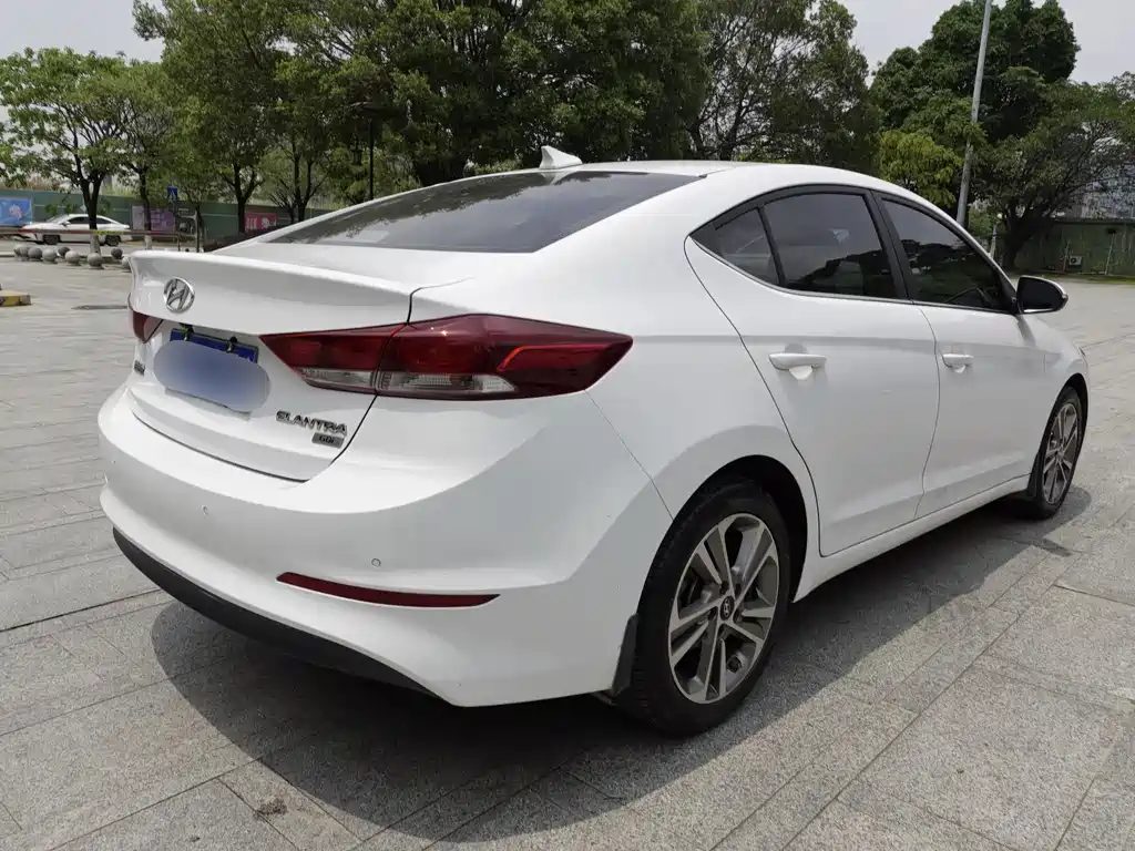 Hyundai Elantra 2017 — фото 4