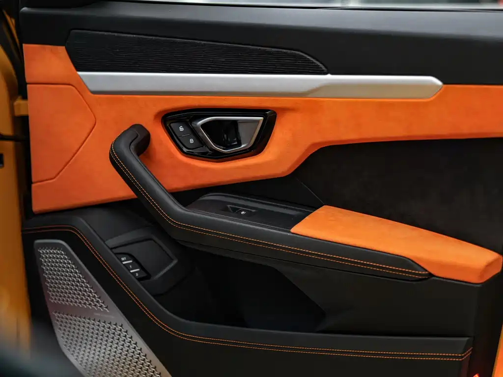 Lamborghini Urus 2019 — фото 16