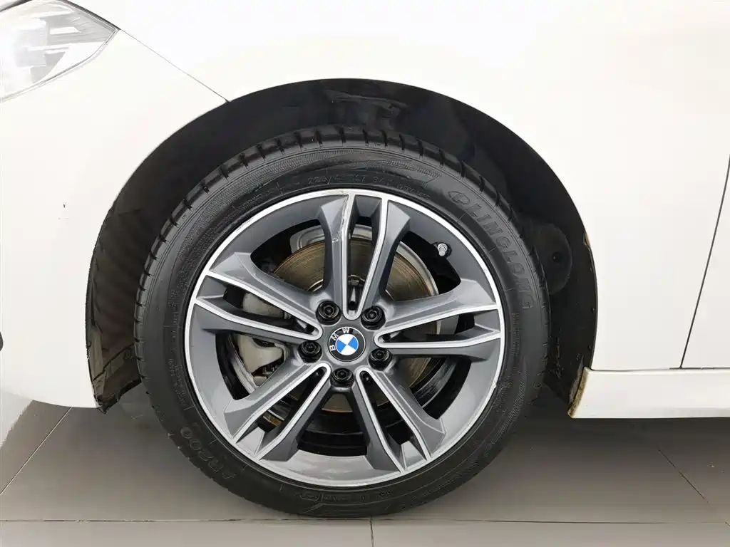 BMW 1 Series 2021 — фото 17