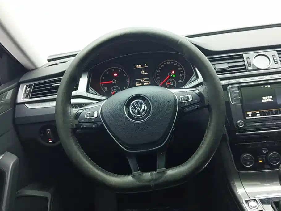 Volkswagen Passat 2018 — фото 15