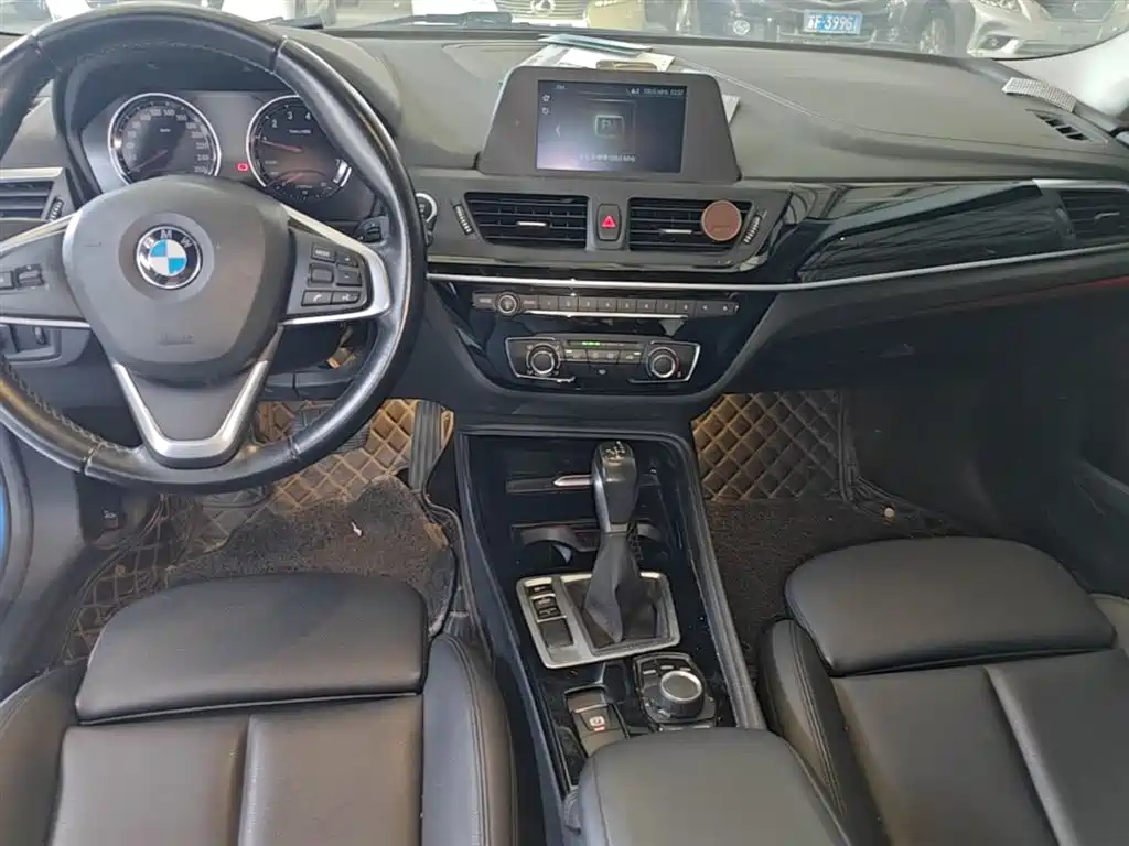 BMW 1 Series 2018 — фото 13