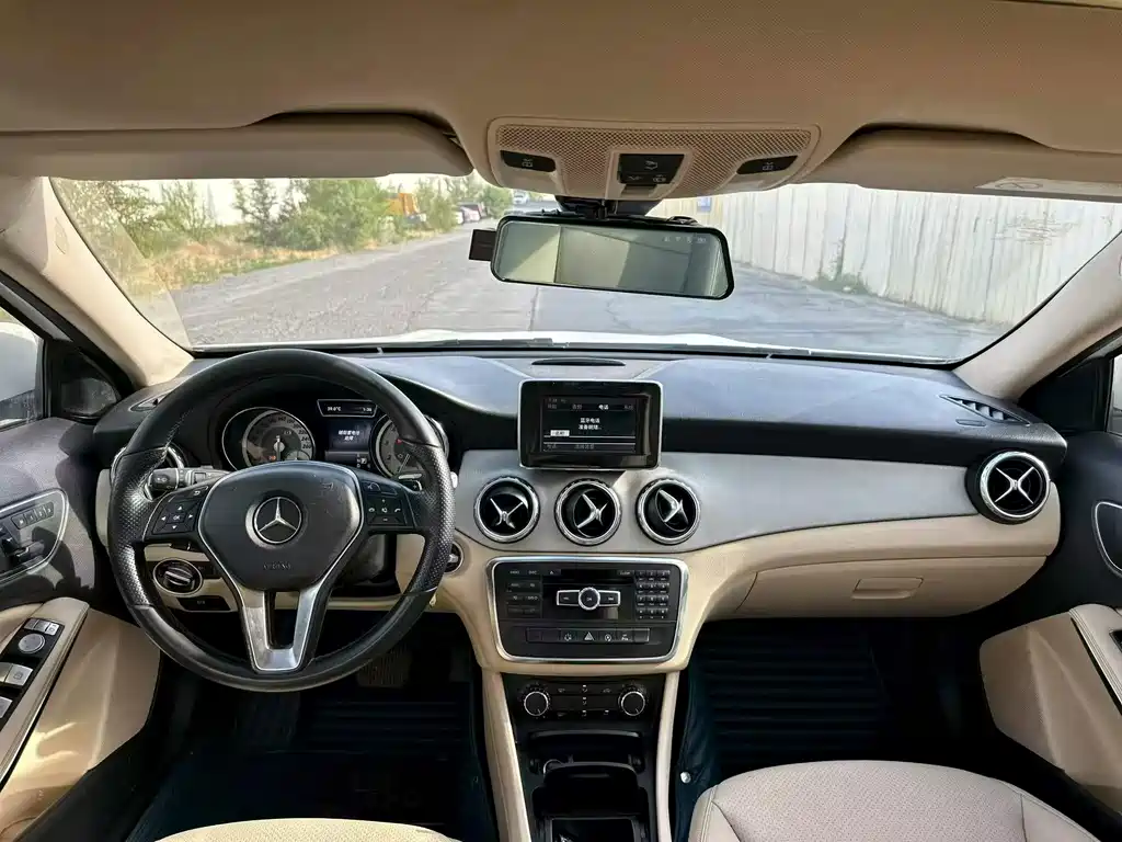 Mercedes-Benz GLA 2015