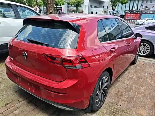 Volkswagen Golf 2021