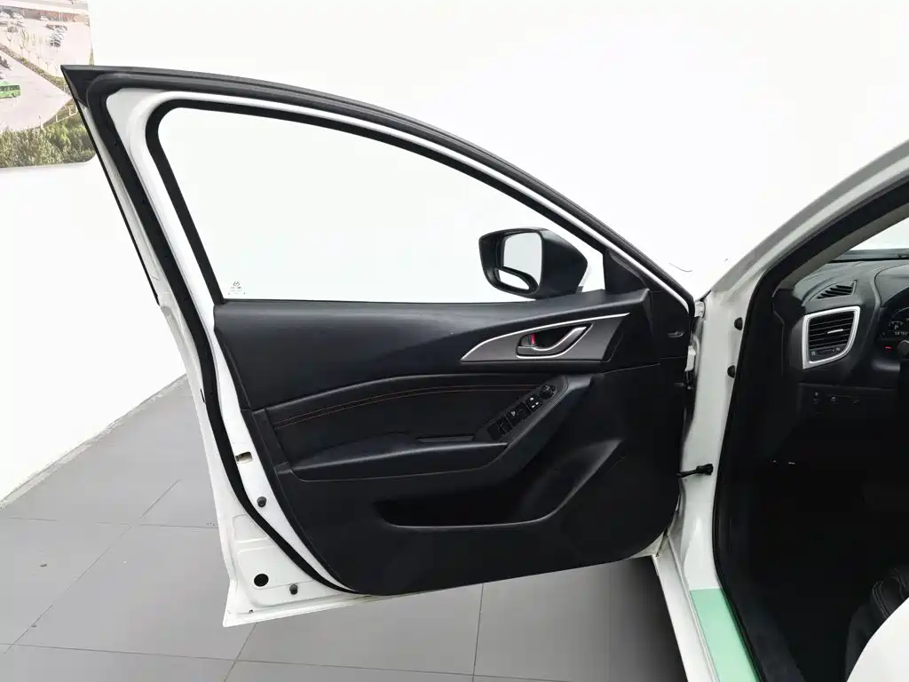 Mazda 3 Axela 2017 — фото 8