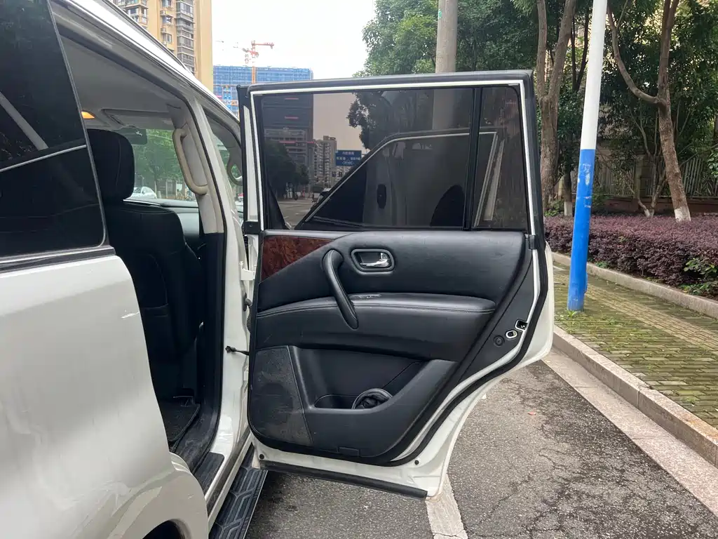 Nissan Patrol 2018 — фото 24
