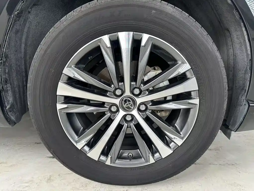 Toyota Venza 2023 — фото 15