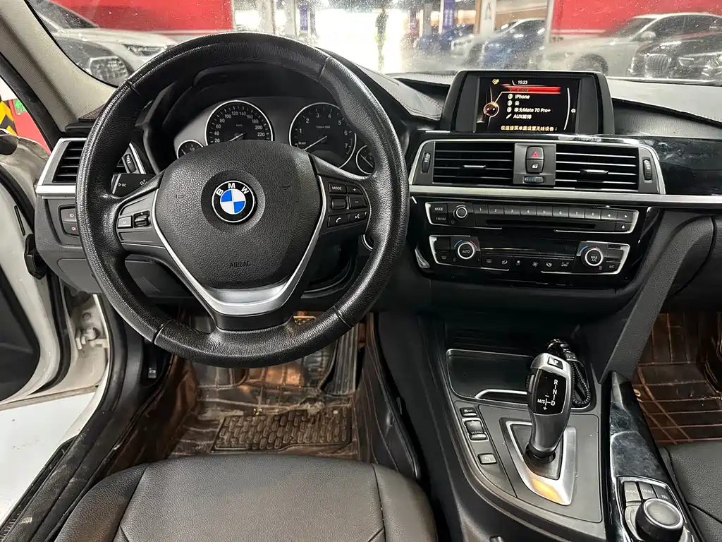 BMW 3 Series 2017 — фото 11