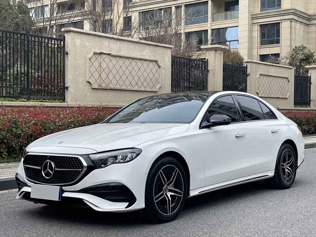 Mercedes-Benz E-Class 2024 — фото 1