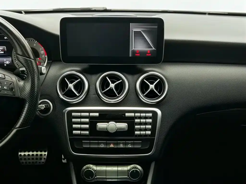 Mercedes-Benz A-Class 2015 — фото 12
